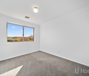 Beautiful 4 Bedroom Ensuite Family Home in Jerrabomberra - Photo 5