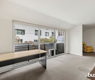 Fully furnished affordable apartment in the heart of Box Hill - Photo 2
