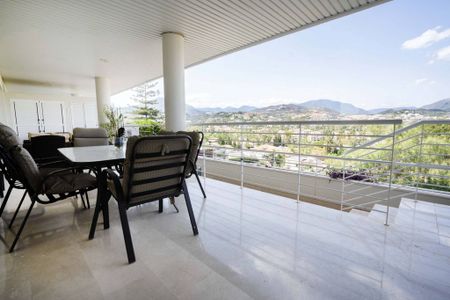 3 bedroom luxury Flat for rent in Nueva Andalucia, Andalusia - Photo 2