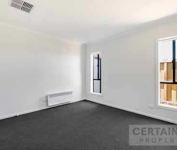 28 Goshawk Road, Sunbury, Vic 3429 - Photo 6