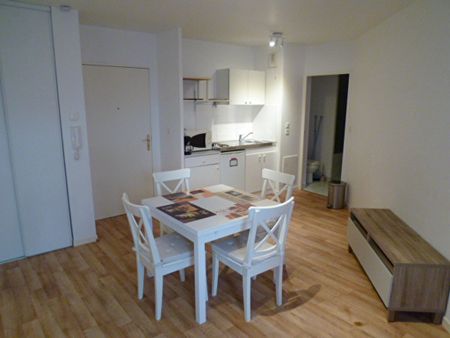 Location appartement 1 pièce, 26.00m², Carrières-sous-Poissy - Photo 2