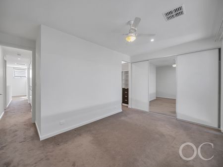 Open the Door to Inner-West Convenience - Photo 4