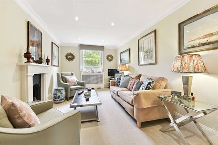 This splendid property situated on the top floor of a beautiful Pimlico period house offers 2 double bedrooms, study, 2 bathrooms, a separate kitchen and lovely views over the square. - Photo 5