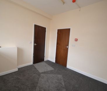 2 bed Flat for Rent - Photo 5