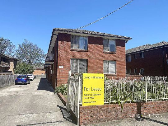 “Renovated Unit - Short walk to all!” - Photo 1