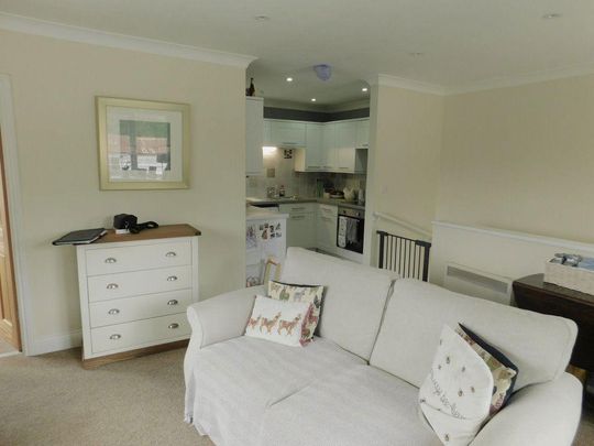 1 bedroom flat to rent - Photo 1