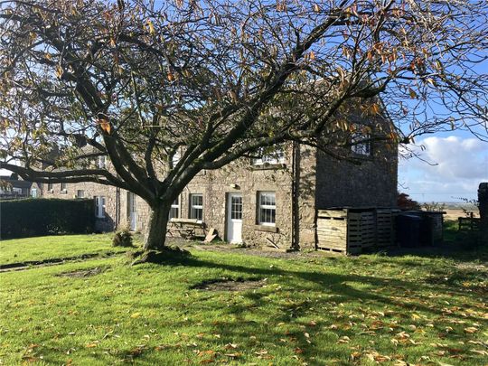 Four bedroom detached cottage in a rural location with views over the surrounding countryside. - Photo 1