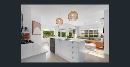 Stylish, Fully Air-Conditioned Home with Solar! - Photo 5