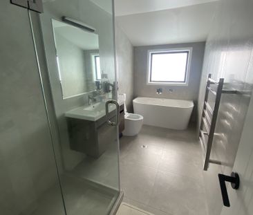 Great Location, 4 bedroom - Photo 1