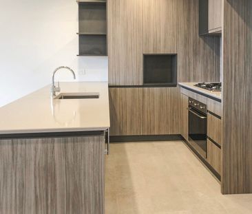 Modern 1 Bedroom Apartment in heart of Waterloo - Photo 2