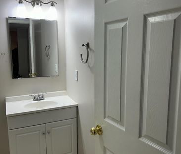 For Lease - 362 Gilpin Drive Unit# Bsmt, Newmarket, Ontario - Photo 4