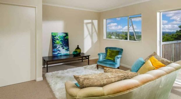 Charming 3-Bedroom Family Home in Sought-After Greenhithe Location - Photo 1