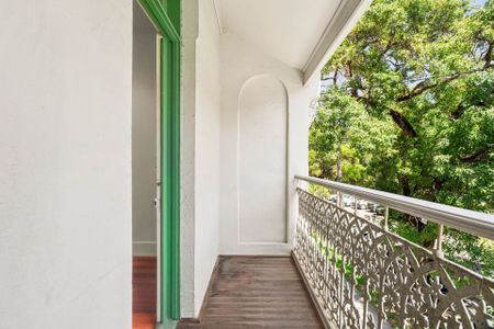 Unfurnished two bedroom terrace with views over Camperdown Oval - Photo 4