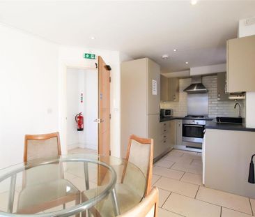 1 bedroom in a house share to rent - Photo 5