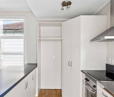 Best Street, Best Shops, Best School - Photo 4