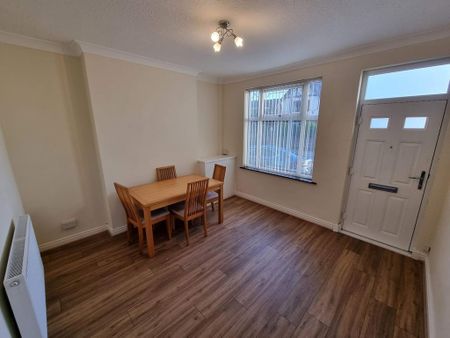 2 bedroom end of terrace house to rent - Photo 2