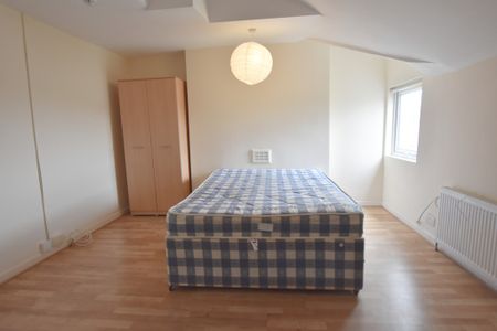 4 Bedroom Flat - Photo 4