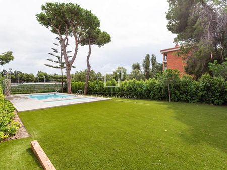 Excellent 4-bedroom house with 108 m² garden for rent in Gavà Maritimo - Photo 4