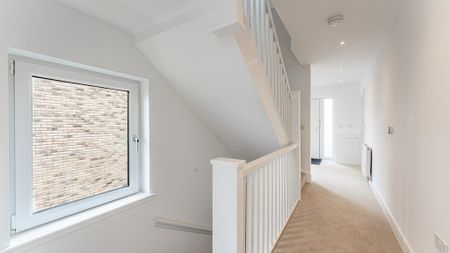 4 bedroom semi-detached house to rent - Photo 5