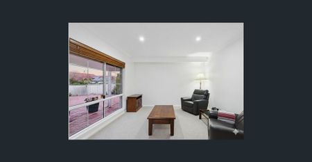 4 BEDROOM HOUSE - Photo 3