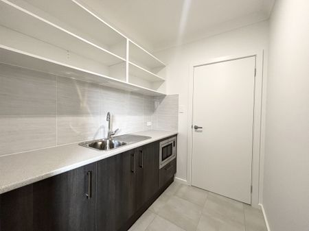 Sophisticated Living in the Heart of Gledswood Hills - Photo 2