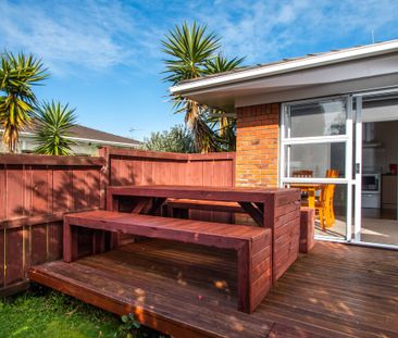 Warm & Sunny 2-Bedroom Home - Photo 1