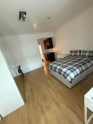 Room in a Shared House, Ivy Road, NW2 - Photo 1