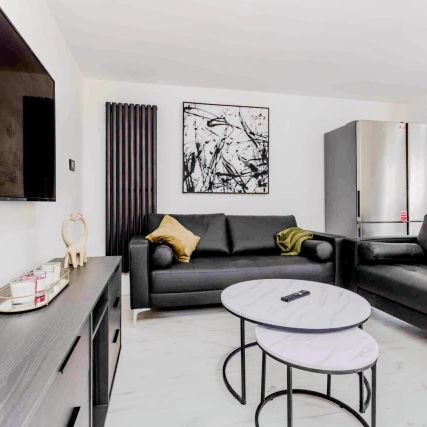 6 Beds 6 Baths - Photo 1