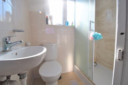 Room in a Shared House, Carlisle Avenue, W3 - Photo 4