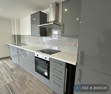 2 bedroom flat to rent - Photo 2