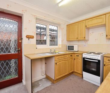 2 bedroom detached bungalow to rent - Photo 6