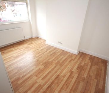 4 bedroom semi-detached house to rent - Photo 5