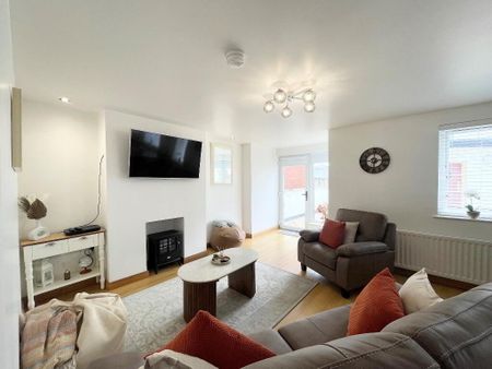 Apt 7, HOLIDAY LET, Peninsula Apartments, Causeway Street, Portrush, BT56 8AB - Photo 3