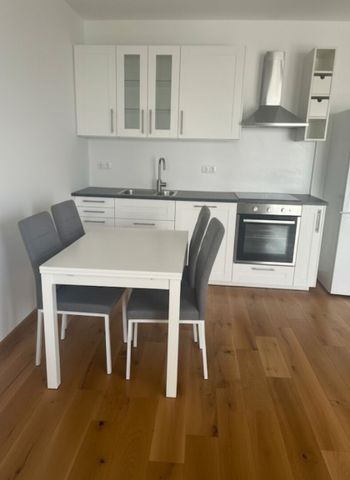 Traumhafte neuwertige 2-Zimmer-Wohnung mit großem Balkon in erstklassiger Lage! - Photo 4