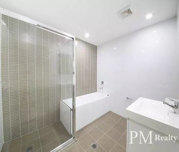 OVERSIZED 1 BEDROOM AND STUDY IN THE HEART OF MASCOT - Photo 3