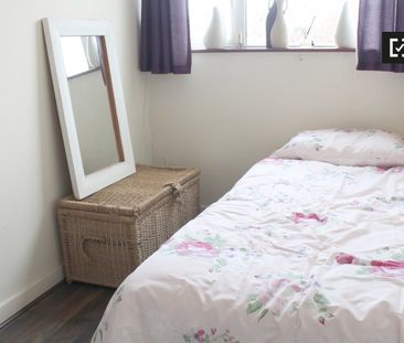 Lovely room to rent in 3-bedroom house in Crumlin, Dublin - Photo 1