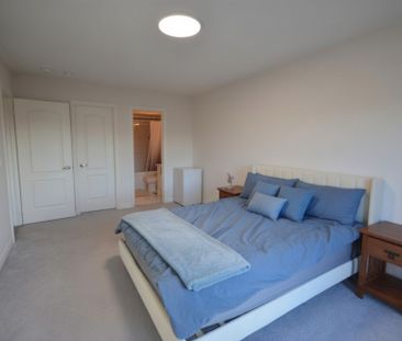 For Lease - 466 Silver Maple Road, Oakville, Ontario - Photo 4