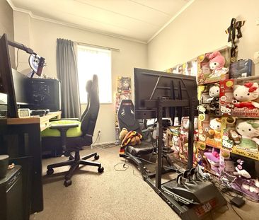 Fantastic Split Level 2 Bedroom Unit - Photo 2