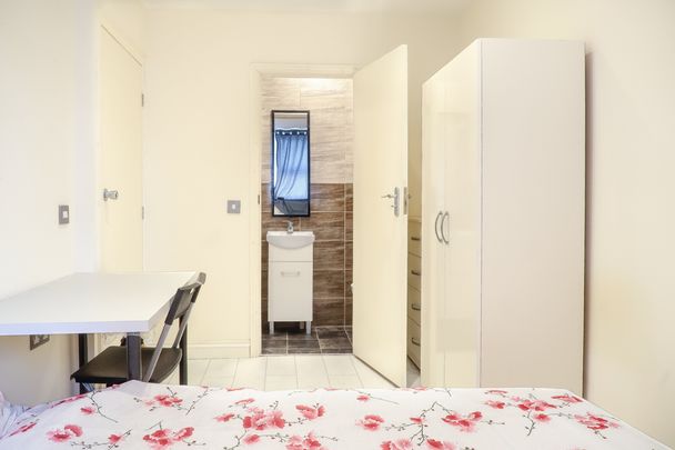 RM3 Coronation Road | Plaistow | London | E13 9QB - Photo 1