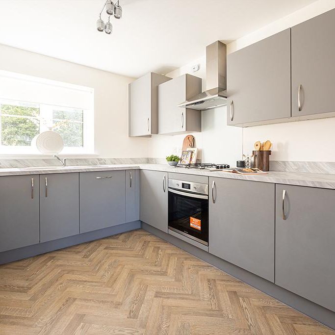 4 bedroom semi-detached house to rent - Photo 1