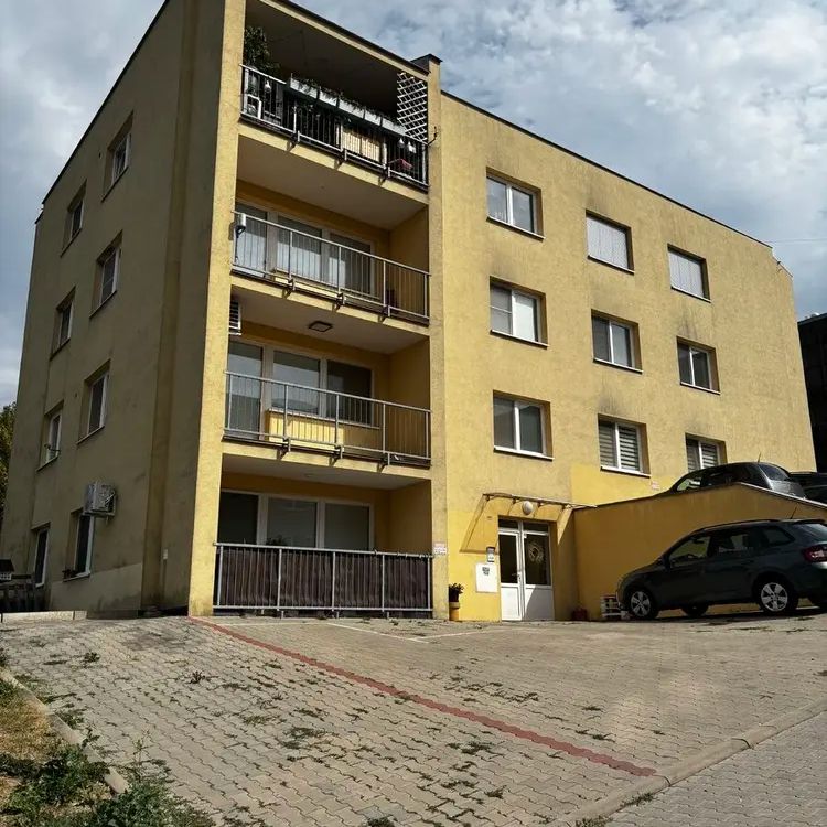Pronájem krásného bytu 2+kk se zahradou 200 m - Photo 1