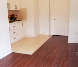 Toronto Bachelor Apt Available Utility Inclusive - Photo 4