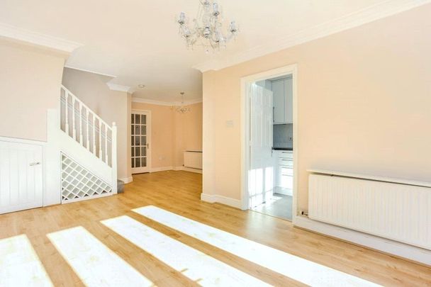 3 bedroom terraced house to rent - Photo 1