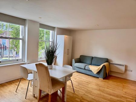 1 bedroom flat to rent - Photo 2