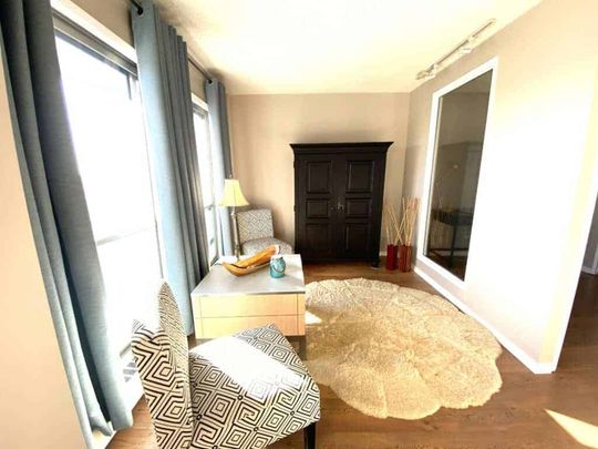 Edmonton Furnished Condo Rental in Downtown - Trendy and Chic Modern Suite With Amazing Views and 2 Parking Stalls! - Photo 1