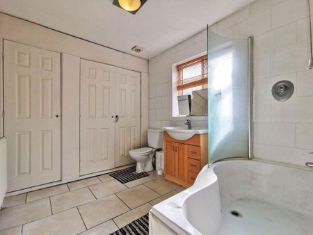 1 bedroom in a house share to rent - Photo 5