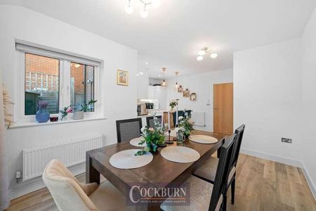 Holland Gardens, New Eltham, SE9 - Photo 3