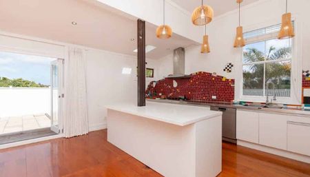 Big Home in Kingsland - Photo 3