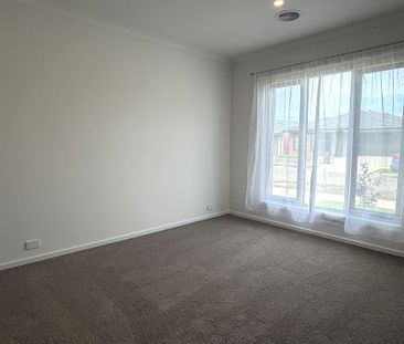 FOUR BEDROOM, TWO LIVING, BRAND NEW FAMILY HOME WITH BONUS SIDE STO... - Photo 1
