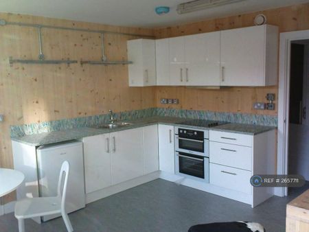 2 bedroom maisonette to rent - Photo 2
